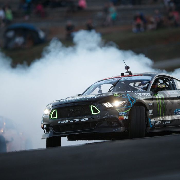 Drift car laying down a wall of tire smoke